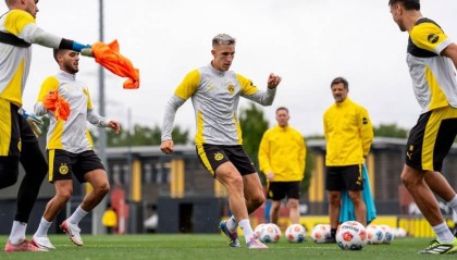 好消息，五个月前遭遇半月板撕裂施洛特贝克重返多特合练